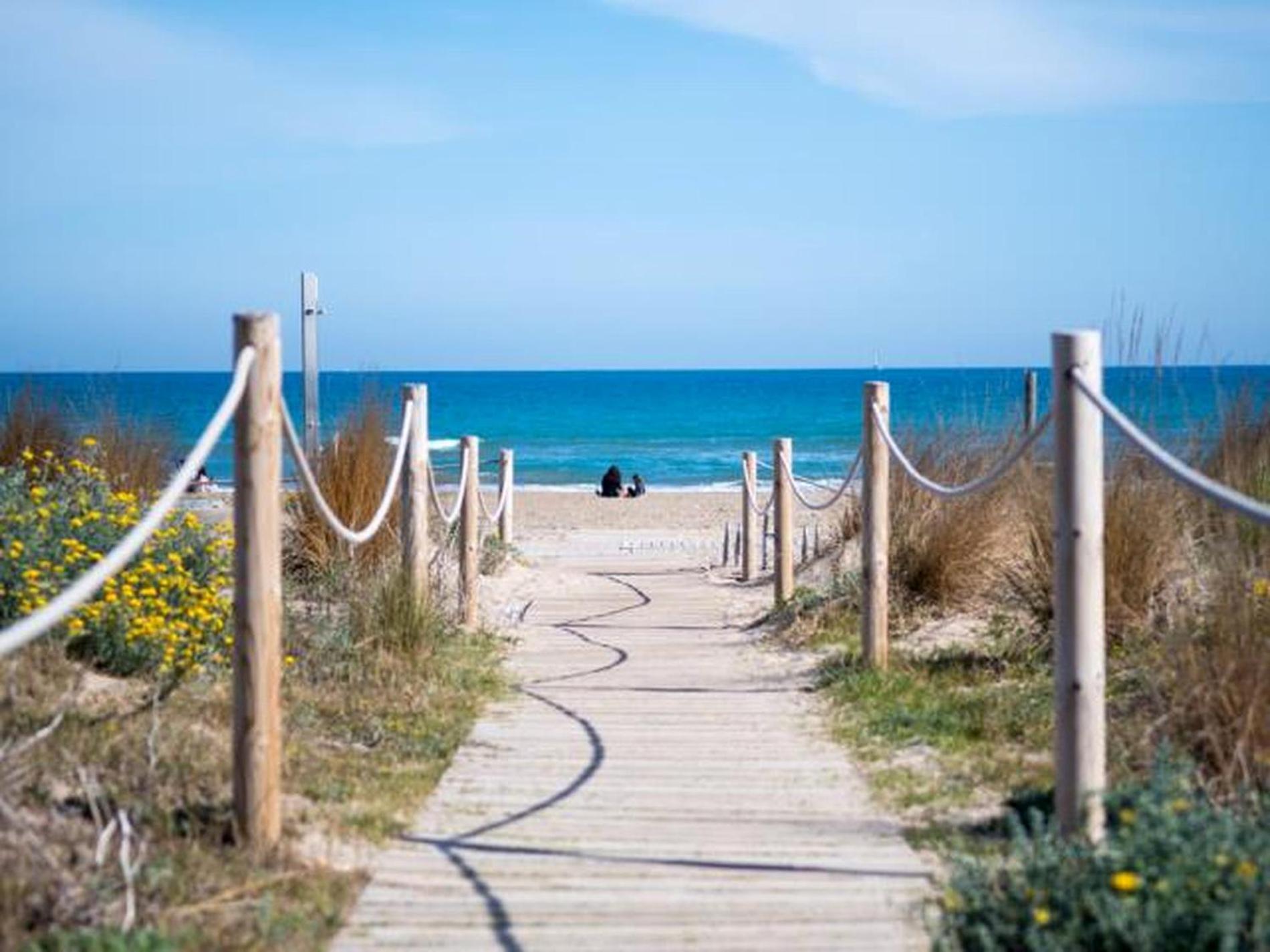 Appartamento New Beside Sitges With Pool Beside Beach Vilanova i la Geltrú Esterno foto